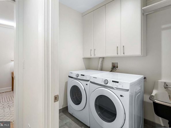 6718 Lowell Avenue 702, Mclean VA 22101