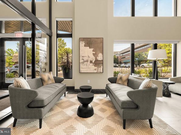 6718 Lowell Avenue 702, Mclean VA 22101