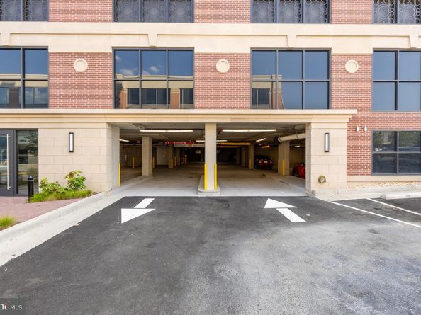 6718 Lowell Avenue 702, Mclean VA 22101