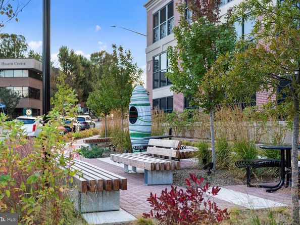 6718 Lowell Avenue 702, Mclean VA 22101