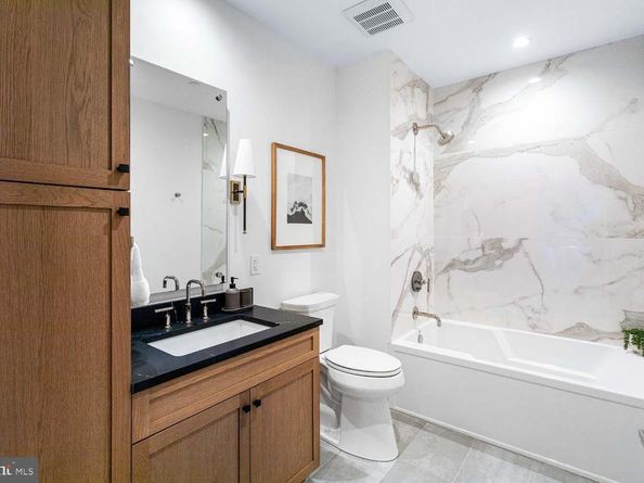 6718 Lowell Avenue 702, Mclean VA 22101