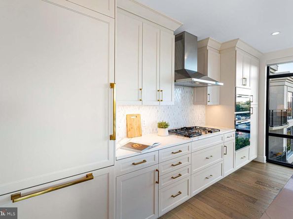 6718 Lowell Avenue 702, Mclean VA 22101