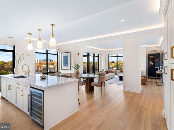 6718 Lowell Avenue 702, Mclean VA 22101