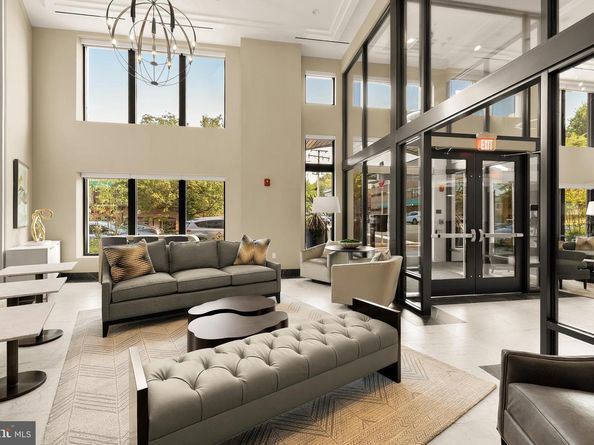 6718 Lowell Avenue 702, Mclean VA 22101