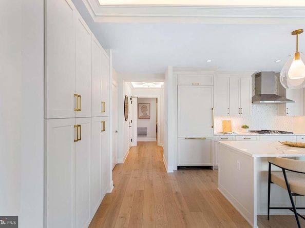 6718 Lowell Avenue 702, Mclean VA 22101