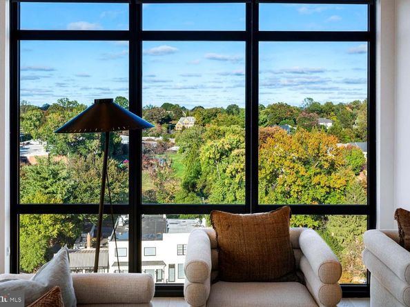 6718 Lowell Avenue 702, Mclean VA 22101