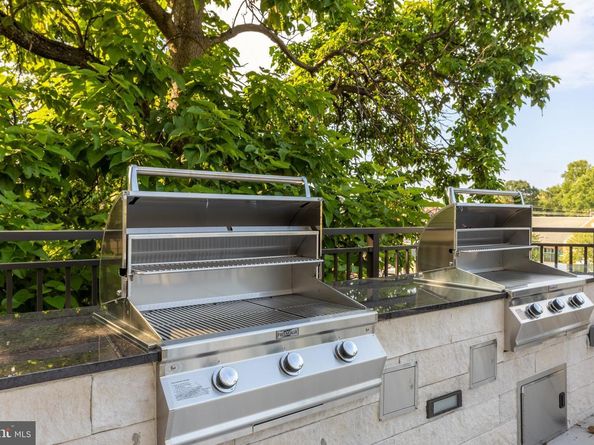 6718 Lowell Avenue 702, Mclean VA 22101