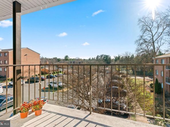 7616 Savannah Street 201, Falls Church VA 22043