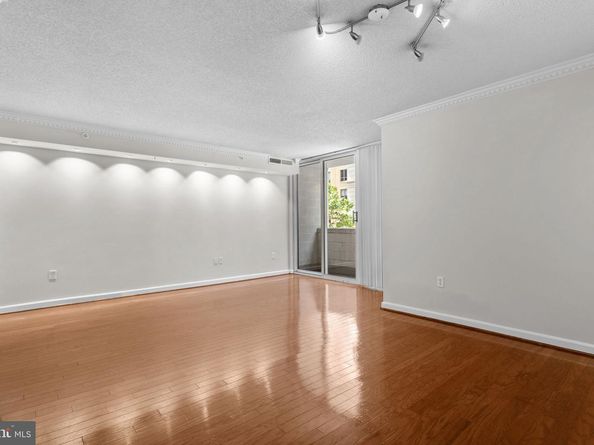 880 N Pollard Street N 224, Arlington VA 22203