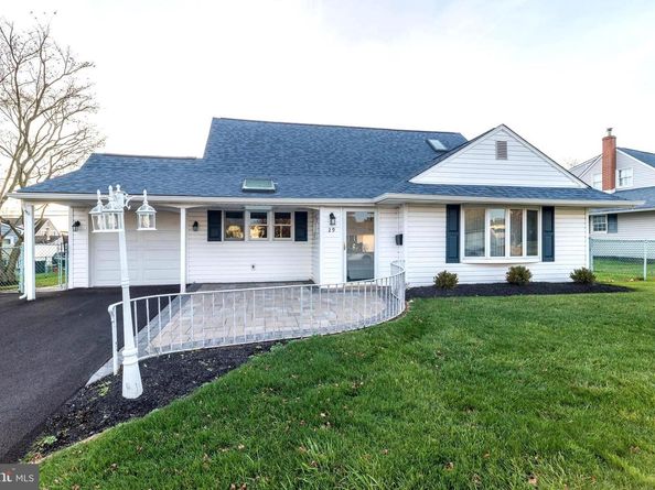 29 Hope Road, Levittown PA 19056