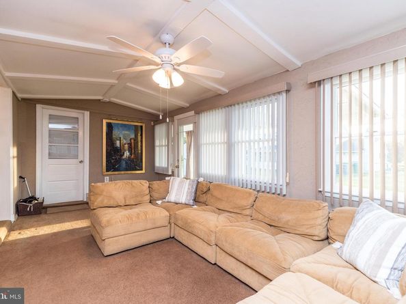 29 Hope Road, Levittown PA 19056