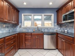 29 Hope Road, Levittown PA 19056