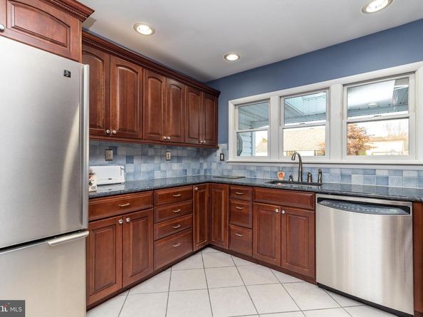 29 Hope Road, Levittown PA 19056