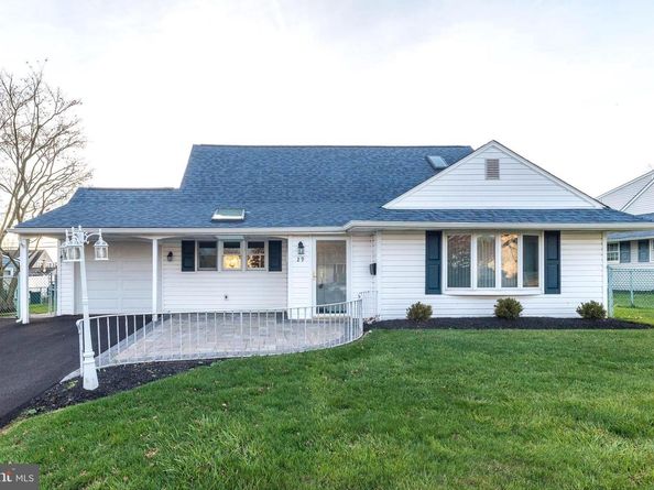 29 Hope Road, Levittown PA 19056