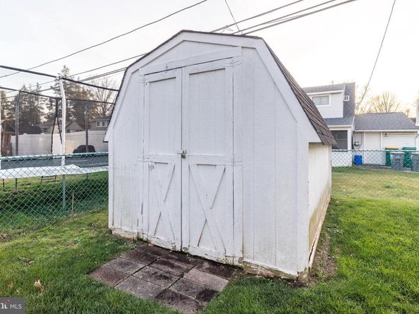 29 Hope Road, Levittown PA 19056