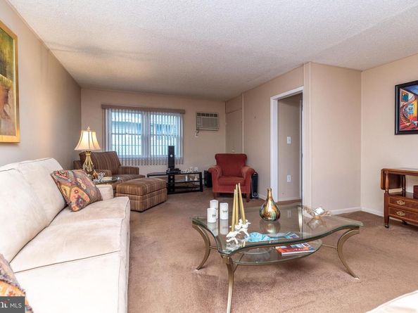 29 Hope Road, Levittown PA 19056