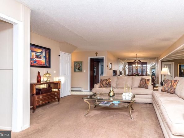 29 Hope Road, Levittown PA 19056