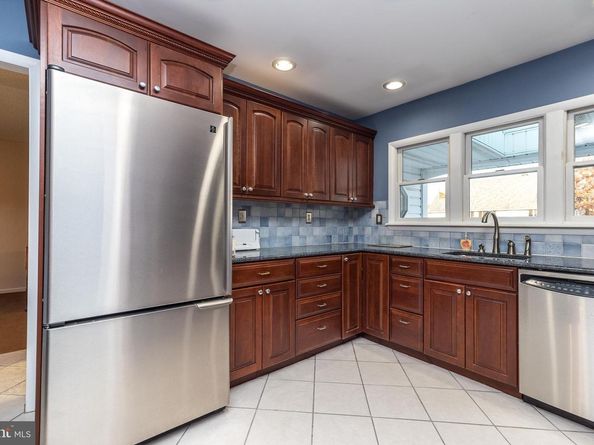 29 Hope Road, Levittown PA 19056