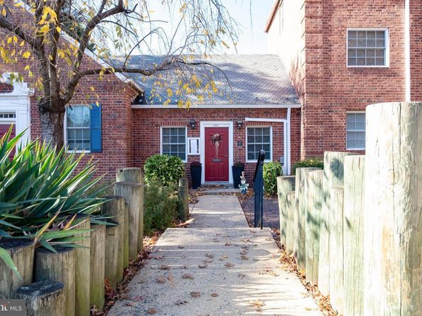 1630 W Abingdon Drive 202, Alexandria VA 22314