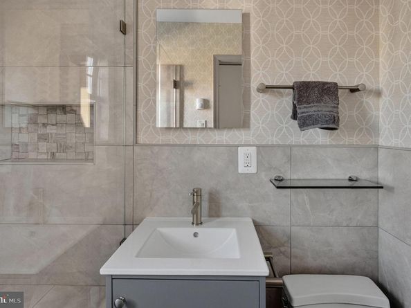 1630 W Abingdon Drive 202, Alexandria VA 22314