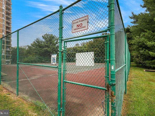 2300 Pimmit Drive 807, Falls Church VA 22043