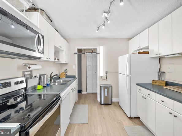 2300 Pimmit Drive 807, Falls Church VA 22043