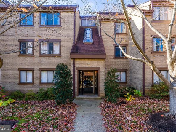 1623 Parkcrest Circle 9B/300, Reston VA 20190
