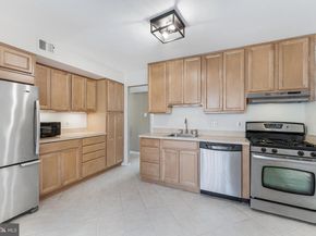 1623 Parkcrest Circle 9B/300, Reston VA 20190