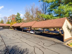 1623 Parkcrest Circle 9B/300, Reston VA 20190