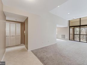 1623 Parkcrest Circle 9B/300, Reston VA 20190