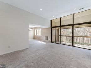 1623 Parkcrest Circle 9B/300, Reston VA 20190