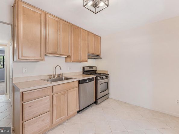 1623 Parkcrest Circle 9B/300, Reston VA 20190