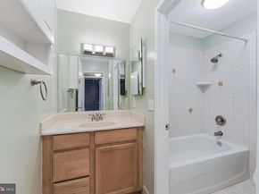 1623 Parkcrest Circle 9B/300, Reston VA 20190