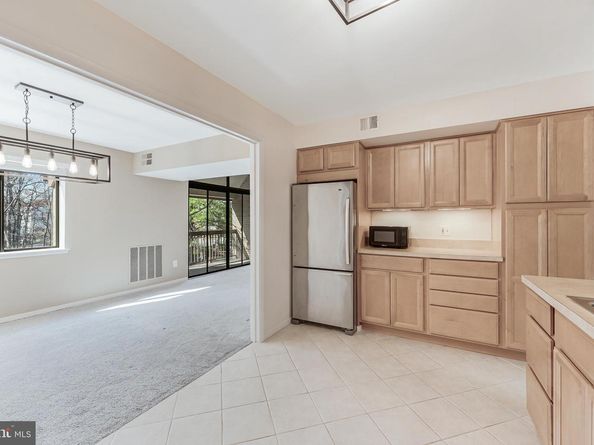 1623 Parkcrest Circle 9B/300, Reston VA 20190