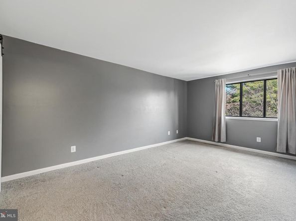 1623 Parkcrest Circle 9B/300, Reston VA 20190