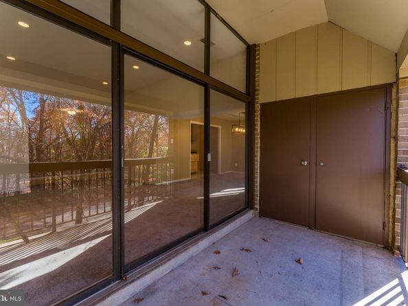 1623 Parkcrest Circle 9B/300, Reston VA 20190