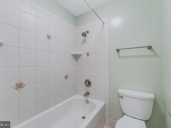 1623 Parkcrest Circle 9B/300, Reston VA 20190