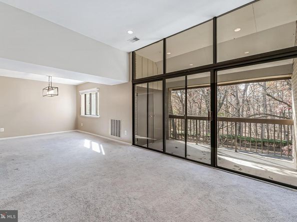 1623 Parkcrest Circle 9B/300, Reston VA 20190