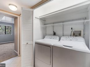 1623 Parkcrest Circle 9B/300, Reston VA 20190