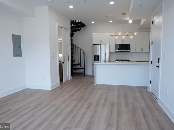 2105 M Street NE 12, Washington DC 20002