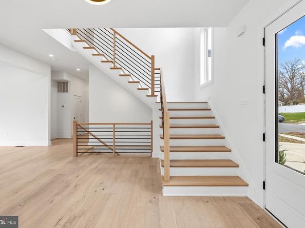 719 Meadow Lane SW, Vienna VA 22180