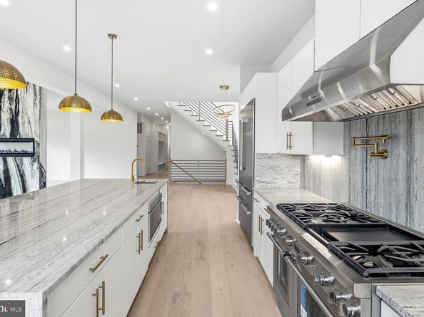 719 Meadow Lane SW, Vienna VA 22180