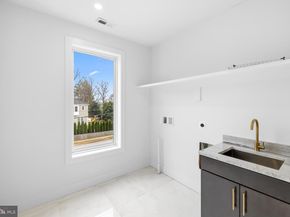 719 Meadow Lane SW, Vienna VA 22180