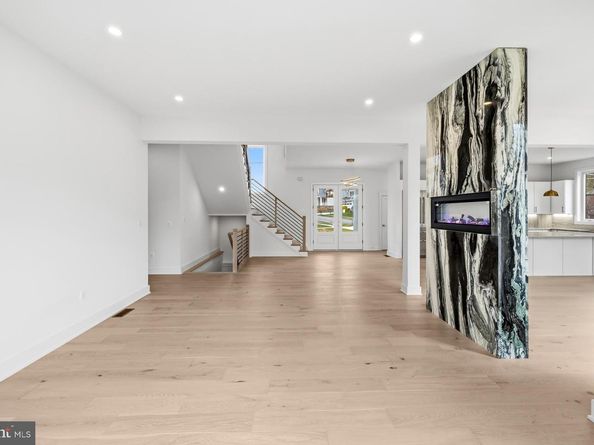 719 Meadow Lane SW, Vienna VA 22180