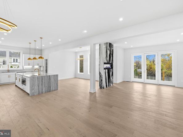 719 Meadow Lane SW, Vienna VA 22180