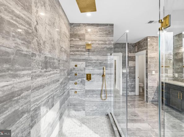 719 Meadow Lane SW, Vienna VA 22180