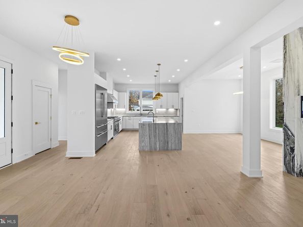 719 Meadow Lane SW, Vienna VA 22180