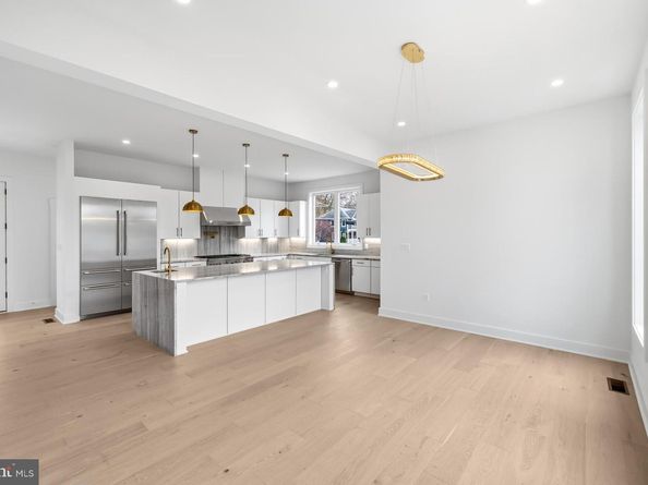 719 Meadow Lane SW, Vienna VA 22180