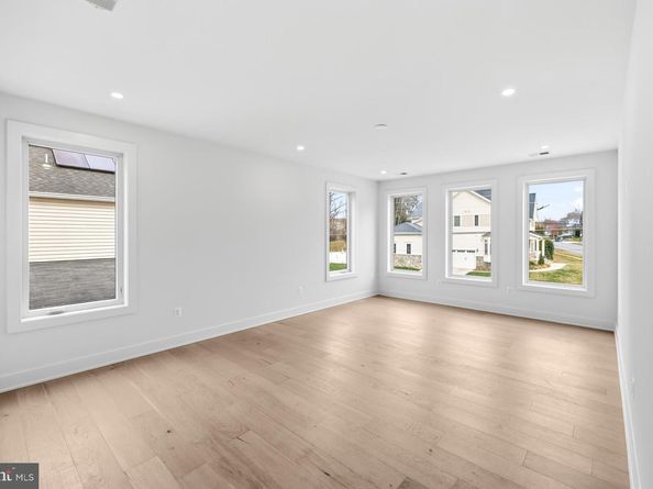 719 Meadow Lane SW, Vienna VA 22180