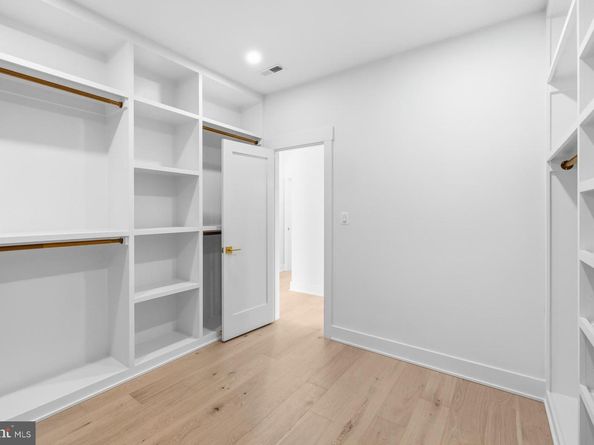 719 Meadow Lane SW, Vienna VA 22180